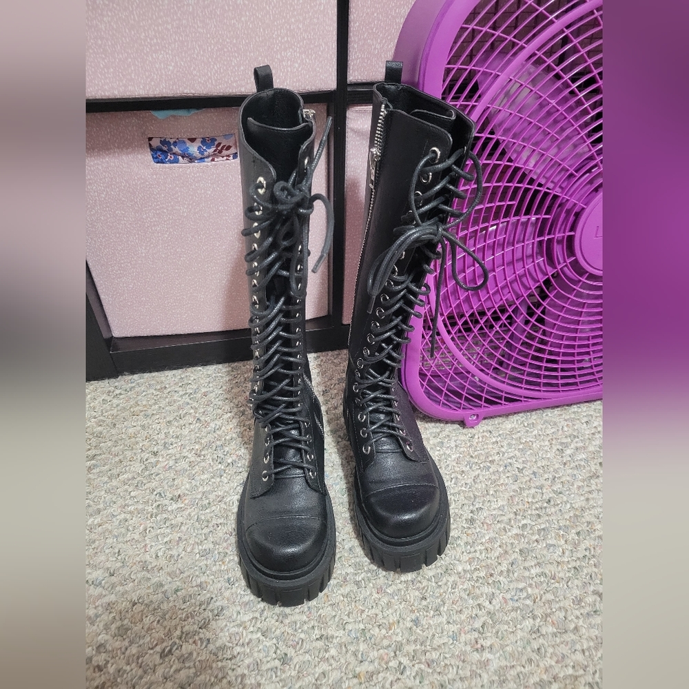 Current mood boots
